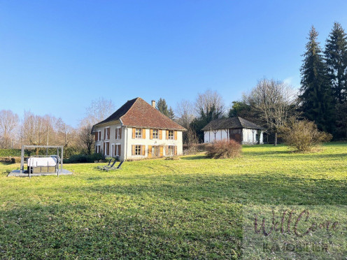Maison à Saint-Geoire-en-Valdaine (38620), 9 pièces