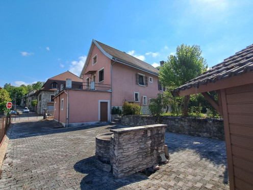 Maison à Les Échelles (73360), 11 pièces