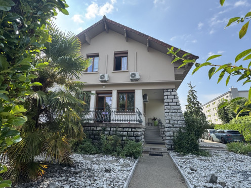 Maison à Aix-les-Bains (73100), 10 pièces