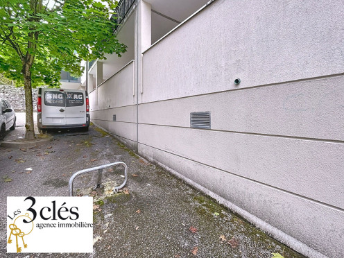 Parking à  Chambéry (73000),  pièces
