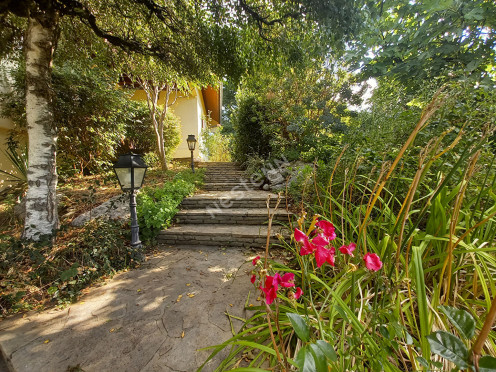Maison à Sonnaz (73000), 9 pièces