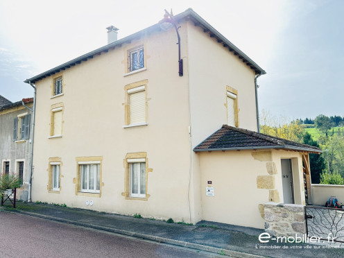 Maison à Charlieu (42190), 6 pièces