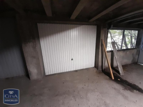 Parking à  Chambéry (73000),  pièces