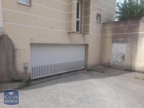 Parking à  Chambéry (73000),  pièces