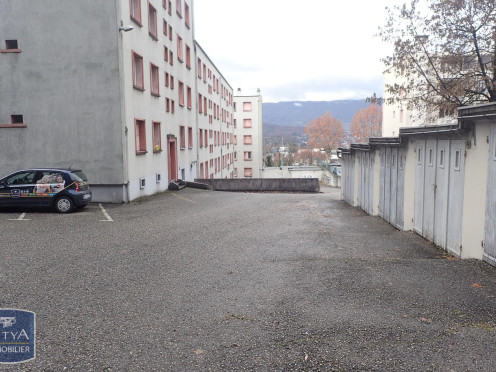 Parking à  Chambéry (73000),  pièces