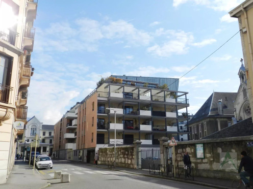 Parking à  Chambéry (73000),  pièces