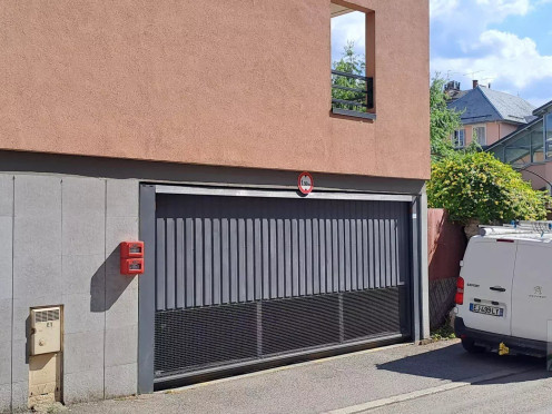 Parking à  Chambéry (73000),  pièces