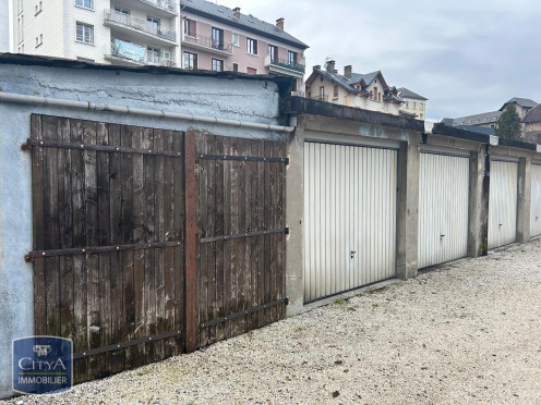 Parking à  Chambéry (73000),  pièces