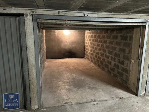 Parking à  Chambéry (73000),  pièces