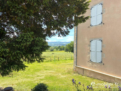 Maison à  Saint-Forgeux-Lespinasse (42640), 8 pièces