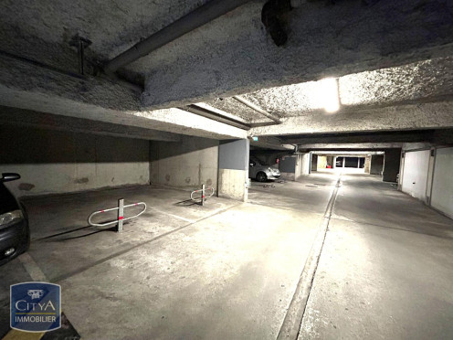 Parking à  Chambéry (73000),  pièces