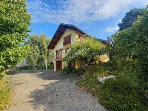 Maison à  Sonnaz (73000), 9 pièces