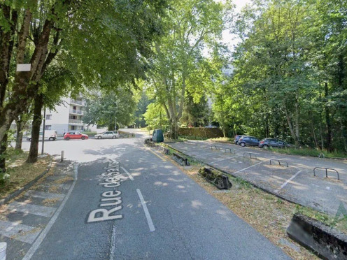 Parking à  Chambéry (73000),  pièces