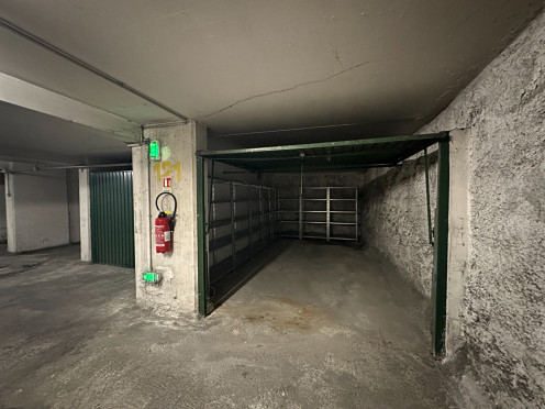 Parking à  Chambéry (73000),  pièces