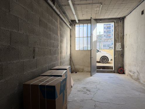 Entrepôt à  Chambéry (73000),  pièces