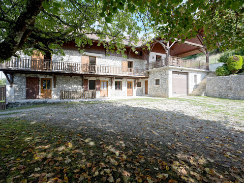 Maison à  Yenne (73170), 11 pièces