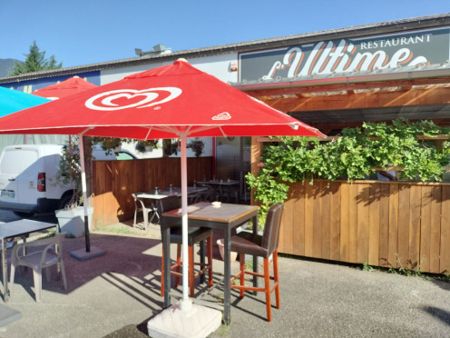 Local commercial à  Saint-Pierre-d'Albigny (73250),  pièces