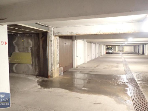 Parking à  Chambéry (73000),  pièces