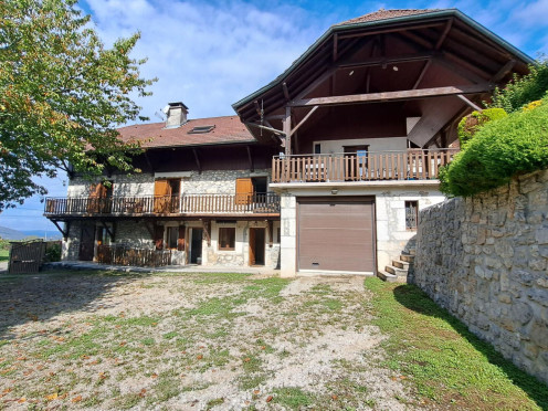 Maison à  Yenne (73170), 11 pièces