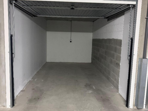 Parking à  Chambéry (73000),  pièces