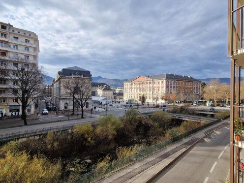 Appartement à  Chambéry (73000), 3 pièces