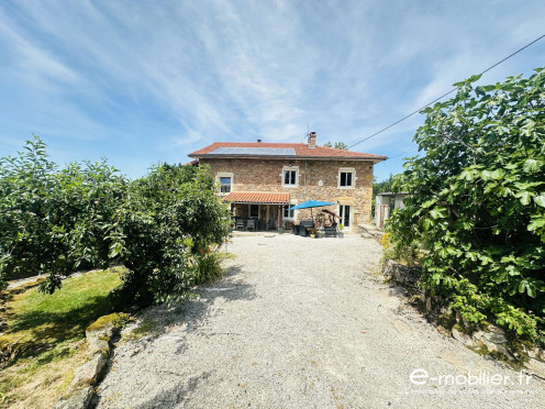 Maison à  Charlieu (42190), 8 pièces