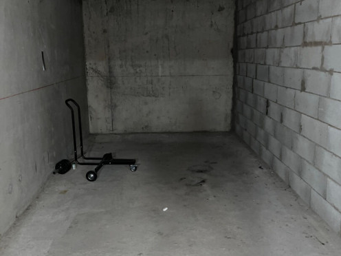 Parking à  Aix-les-Bains (73100),  pièces