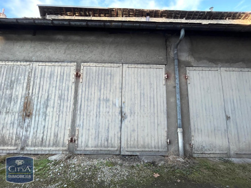 Parking à  Chambéry (73000),  pièces