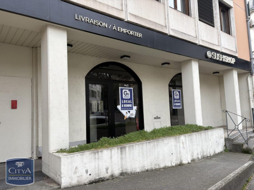 Local commercial à  Chambéry (73000),  pièces