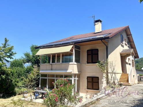 Immeuble à  Voglans (73420), 8 pièces