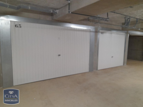 Parking à  Chambéry (73000),  pièces