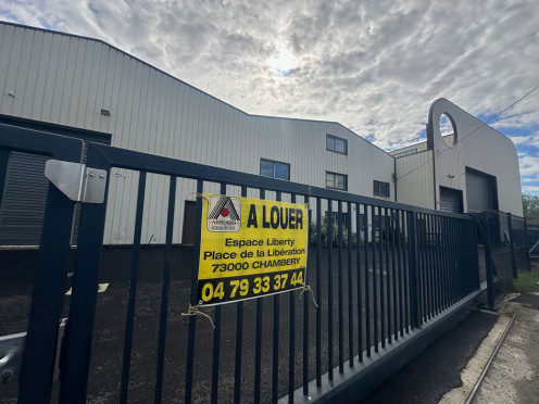 Entrepôt à  Saint-Baldoph (73190),  pièces