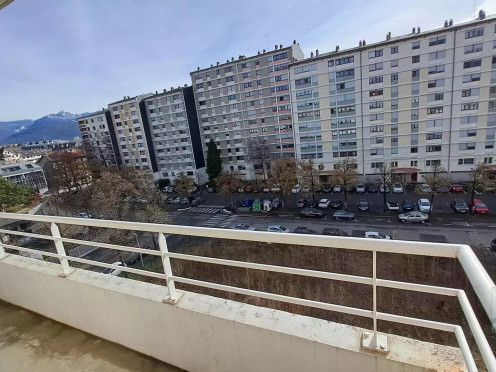 Appartement à  Chambéry (73000), 2 pièces