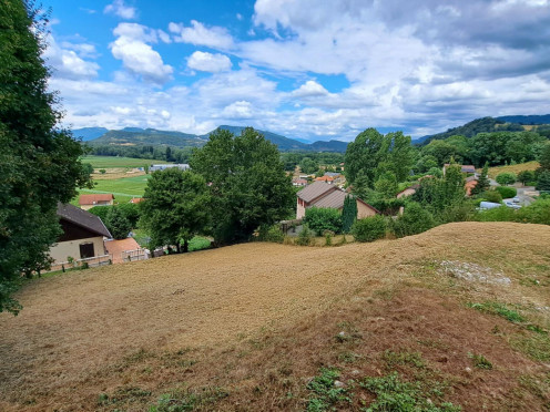 Terrain à  Saint-Genix-sur-Guiers (73240),  pièces