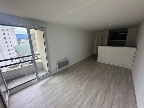 Appartement à  Chambéry (73000), 2 pièces