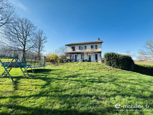 Maison à  Charlieu (42190), 7 pièces