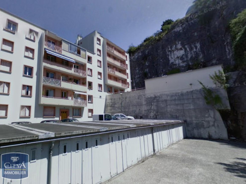 Parking à  Chambéry (73000),  pièces