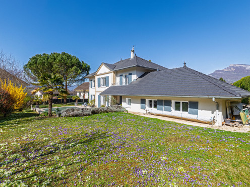Maison à  Challes-les-Eaux (73190), 7 pièces