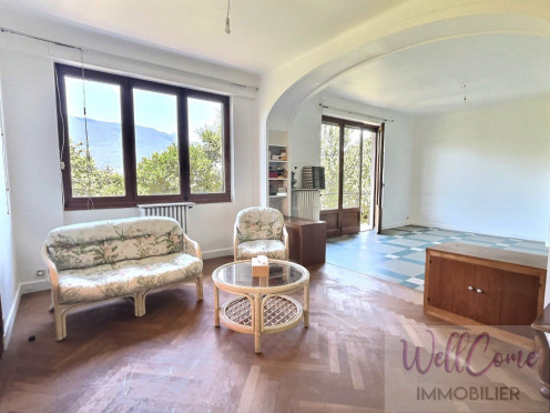 Maison à  Voglans (73420), 8 pièces