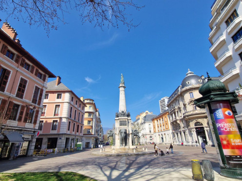 Appartement à  Chambéry (73000), 7 pièces