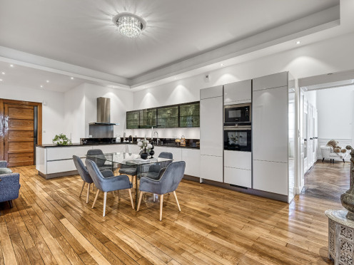 Appartement à  Aix-les-Bains (73100), 6 pièces