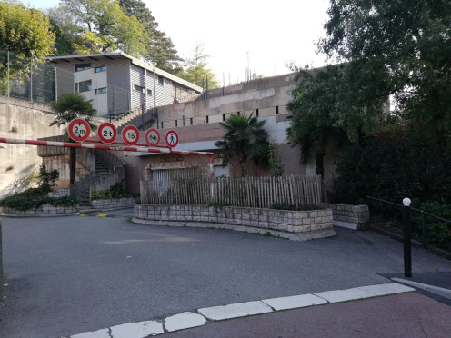 Parking à  Chambéry (73000),  pièces