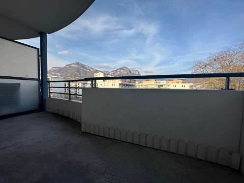 Appartement à  Chambéry (73000), 3 pièces