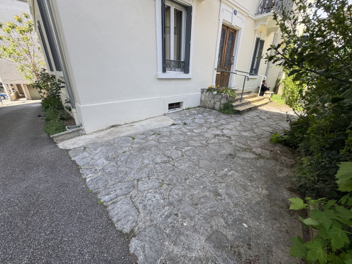 Parking à  Aix-les-Bains (73100),  pièces