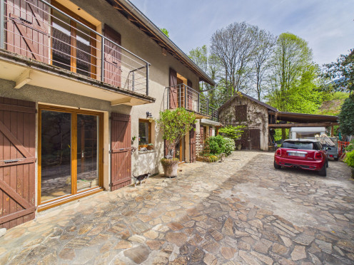 Maison à  Aix-les-Bains (73100), 9 pièces