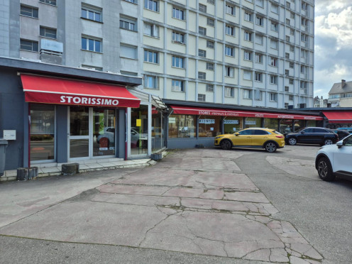 Local commercial à  Chambéry (73000),  pièces