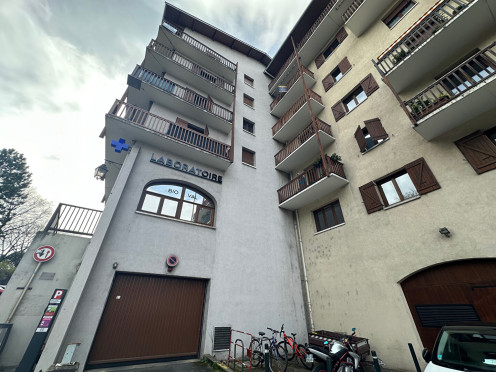 Parking à  Chambéry (73000),  pièces