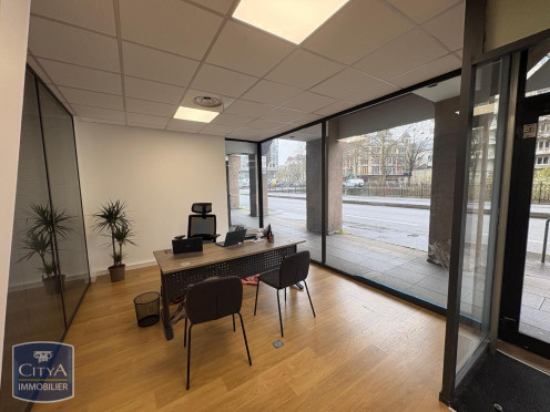 Local commercial à  Chambéry (73000),  pièces
