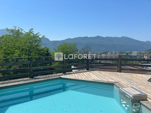 Maison à  Aix-les-Bains (73100), 7 pièces