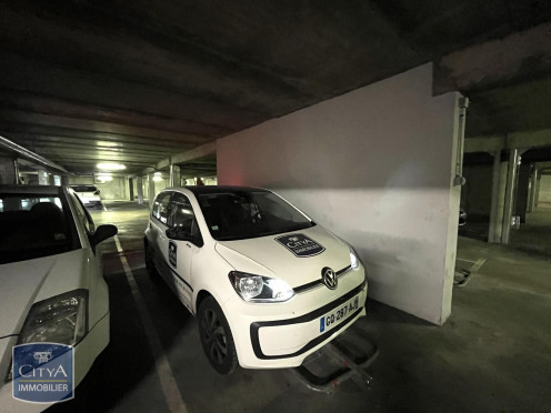 Parking à  Chambéry (73000),  pièces